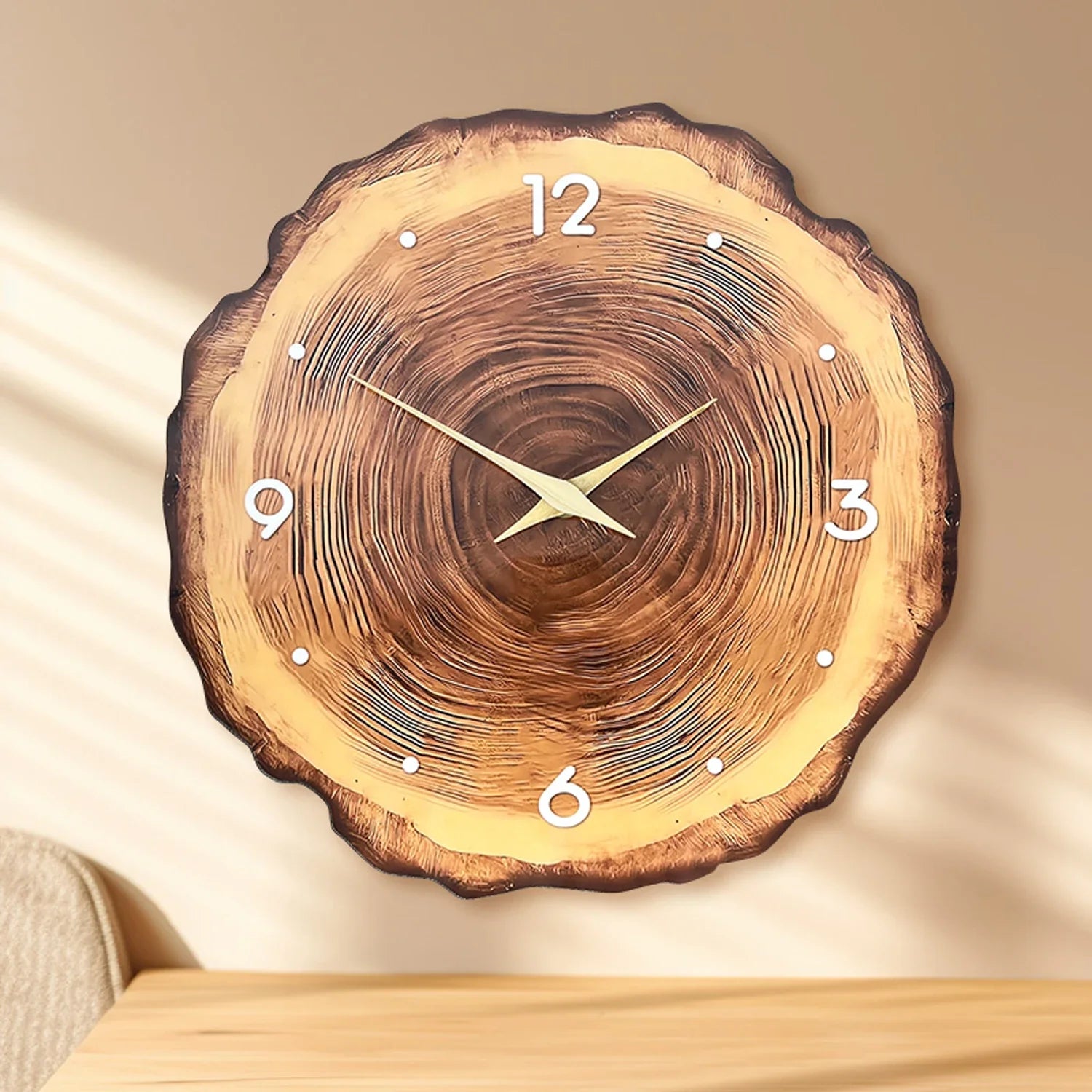 Hiljainen luonnonpuinen design-seinäkello