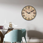 Puinen kompassiaiheinen design-seinäkello – kuva 5